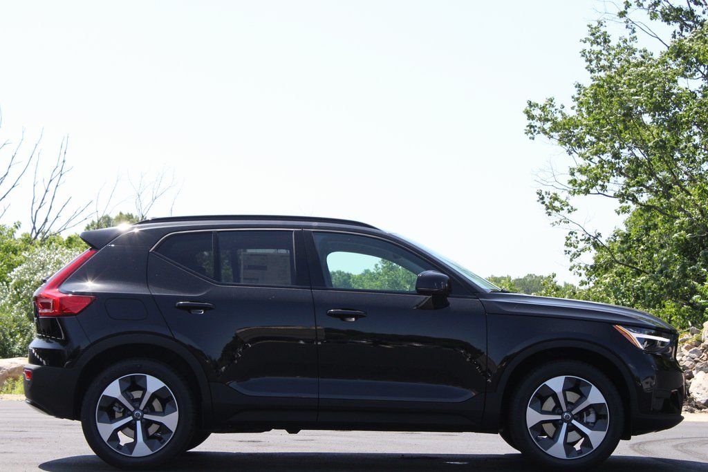 2026 Volvo XC40 Core - Photo 13