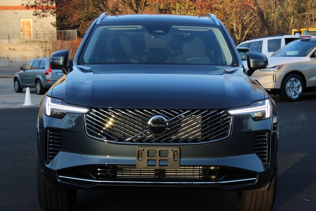 New 2026 Volvo XC90 plug-in hybrid T8 Core SUV
