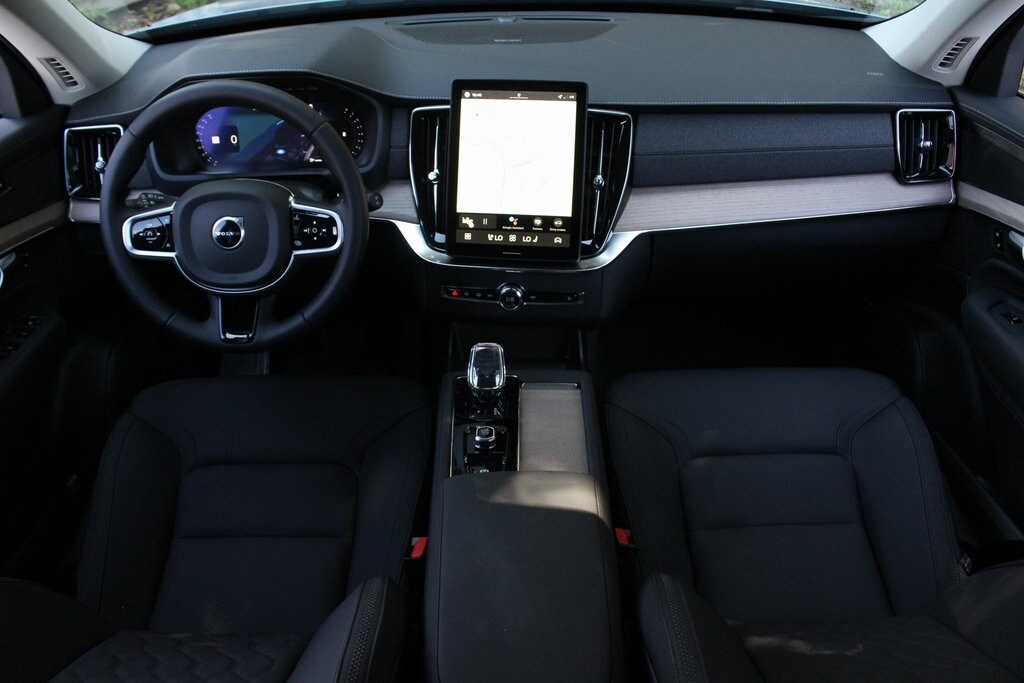 2026 Volvo XC90 Plus photo 2