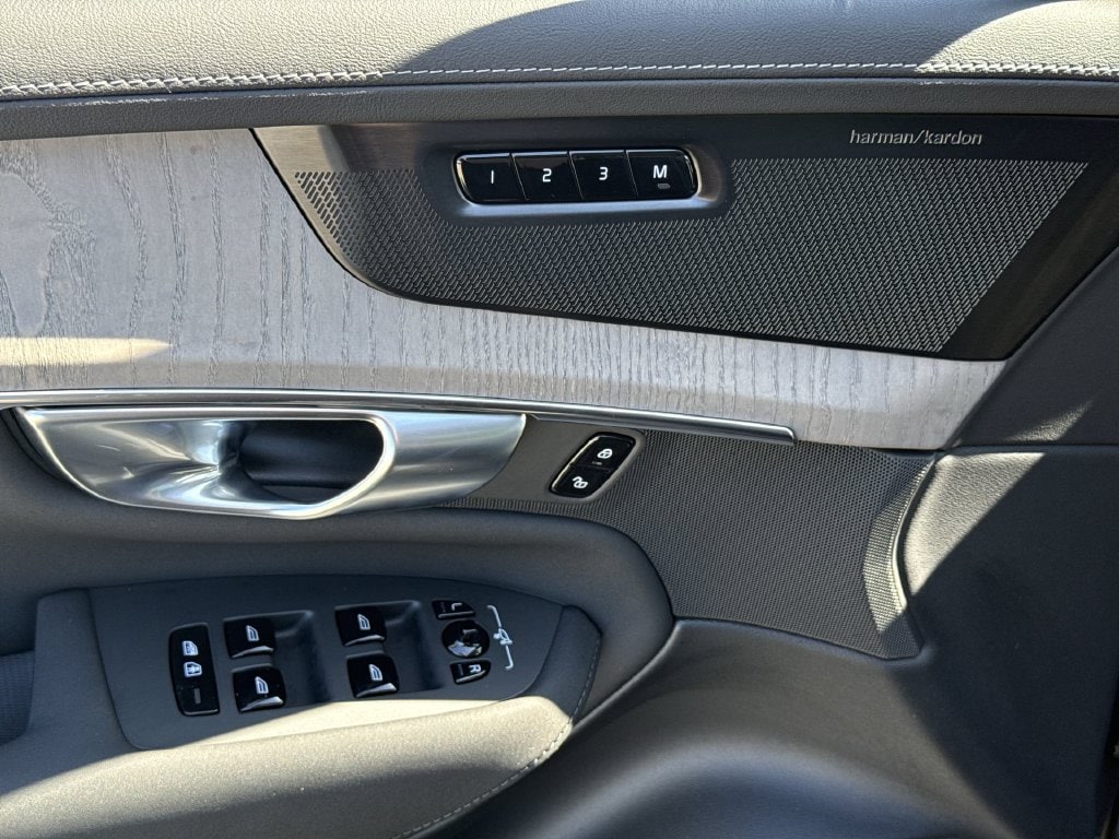 2026 Volvo XC90 Ultra - Photo 14