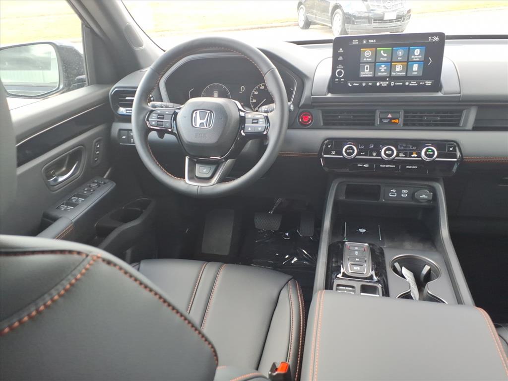 2025 Honda Pilot TrailSport photo 4