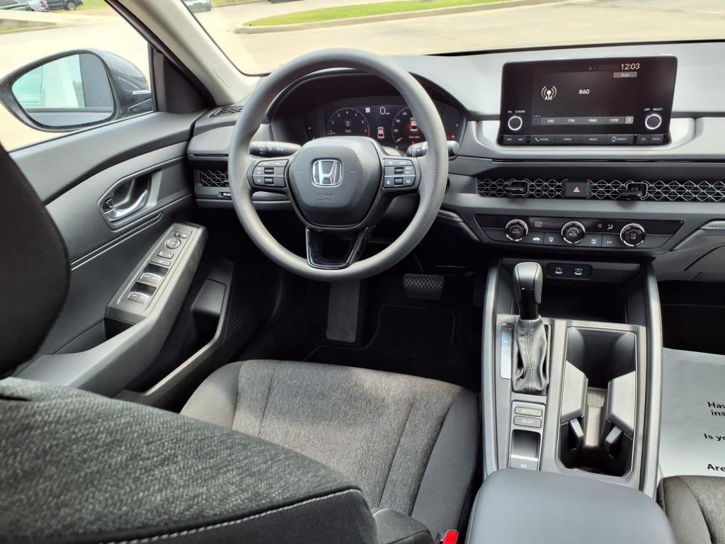 2025 Honda Accord LX photo 4