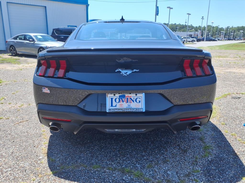 2024 Ford Mustang photo 3