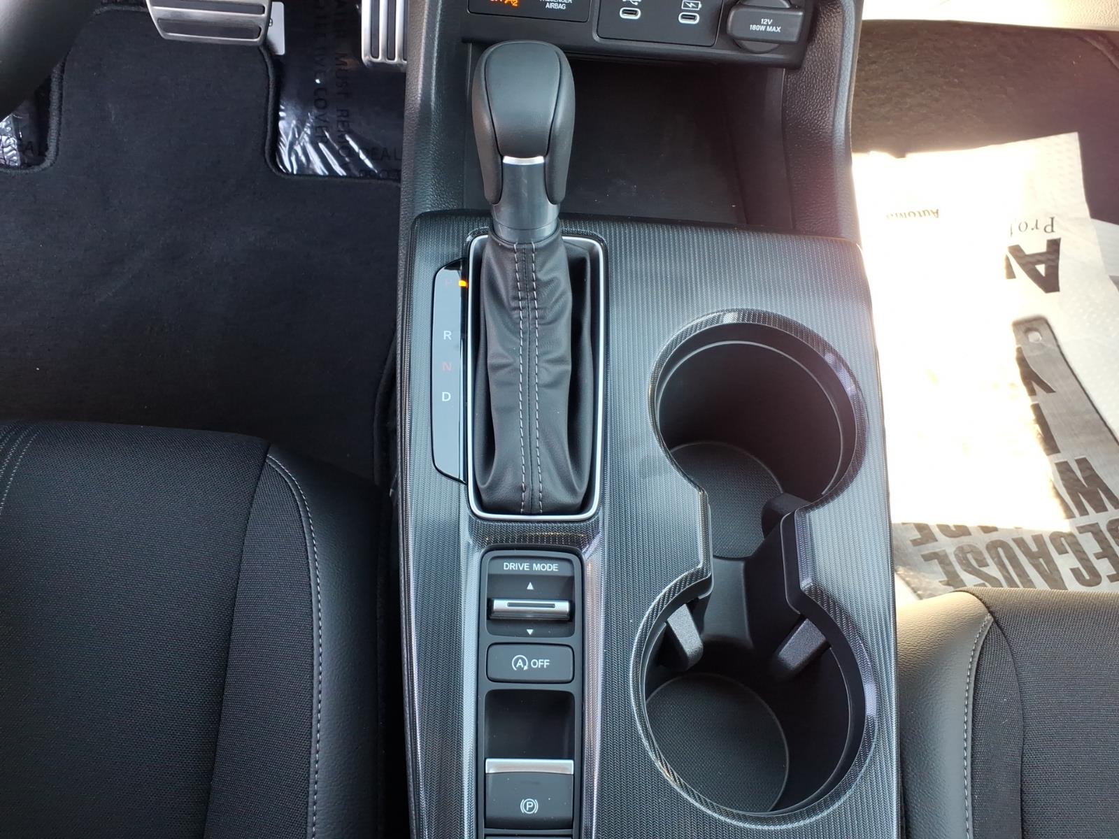 2026 Honda Civic Hatchback Sport - Photo 17