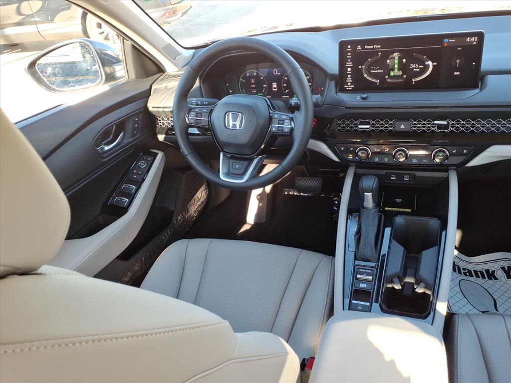 2025 Honda Accord Touring photo 4