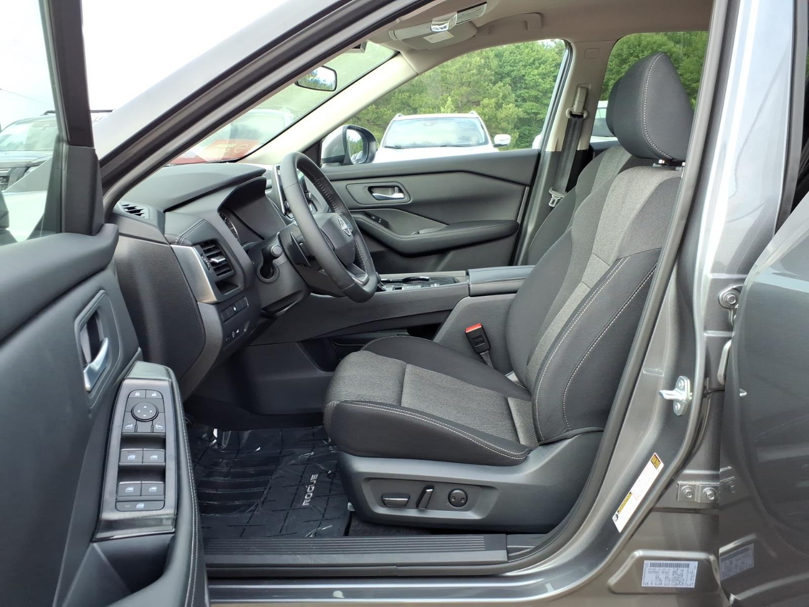 2026 Nissan Rogue SV - Photo 13