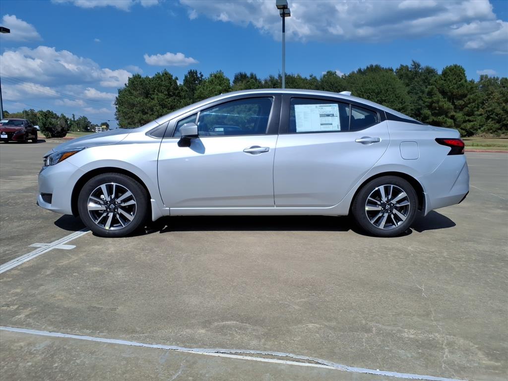 2025 Nissan Versa 1.6 SV photo 2