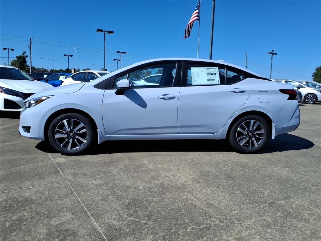 2025 Nissan Versa 1.6 SV photo 2