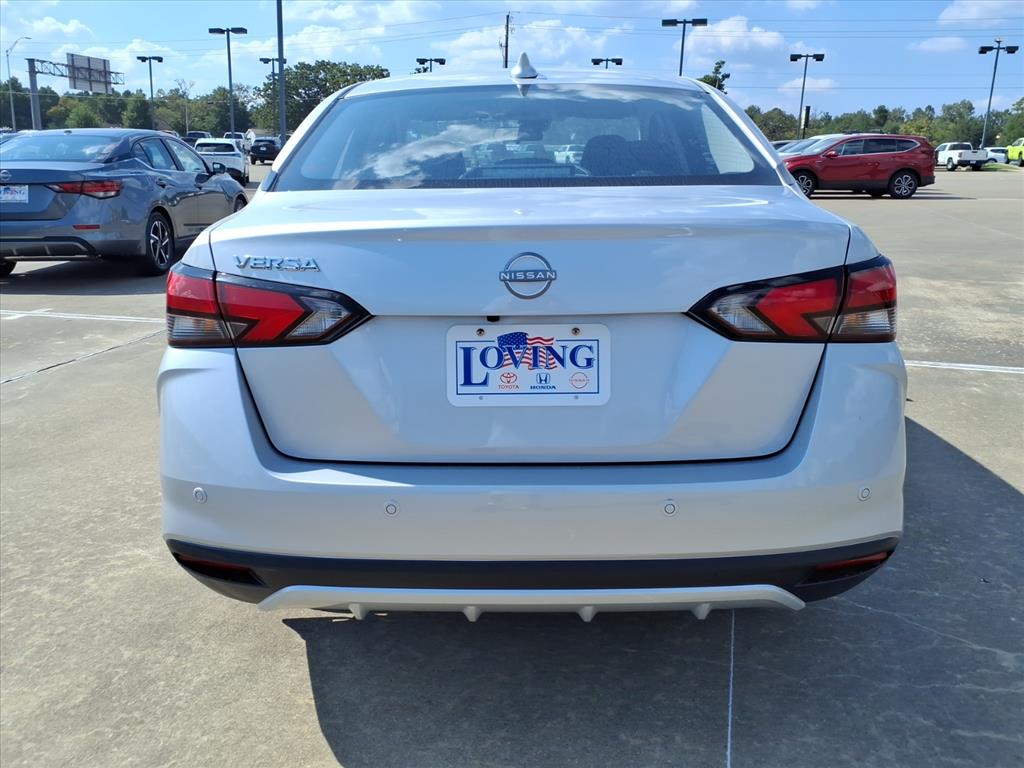 2025 Nissan Versa 1.6 SV photo 3