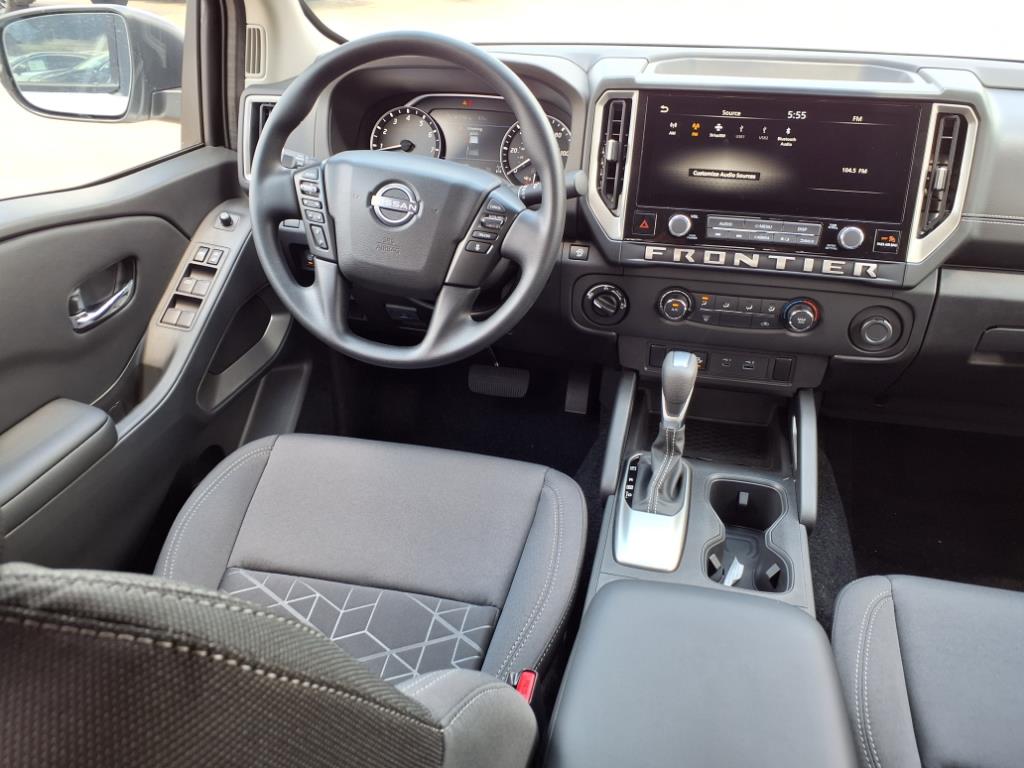 2025 Nissan Frontier SV photo 4