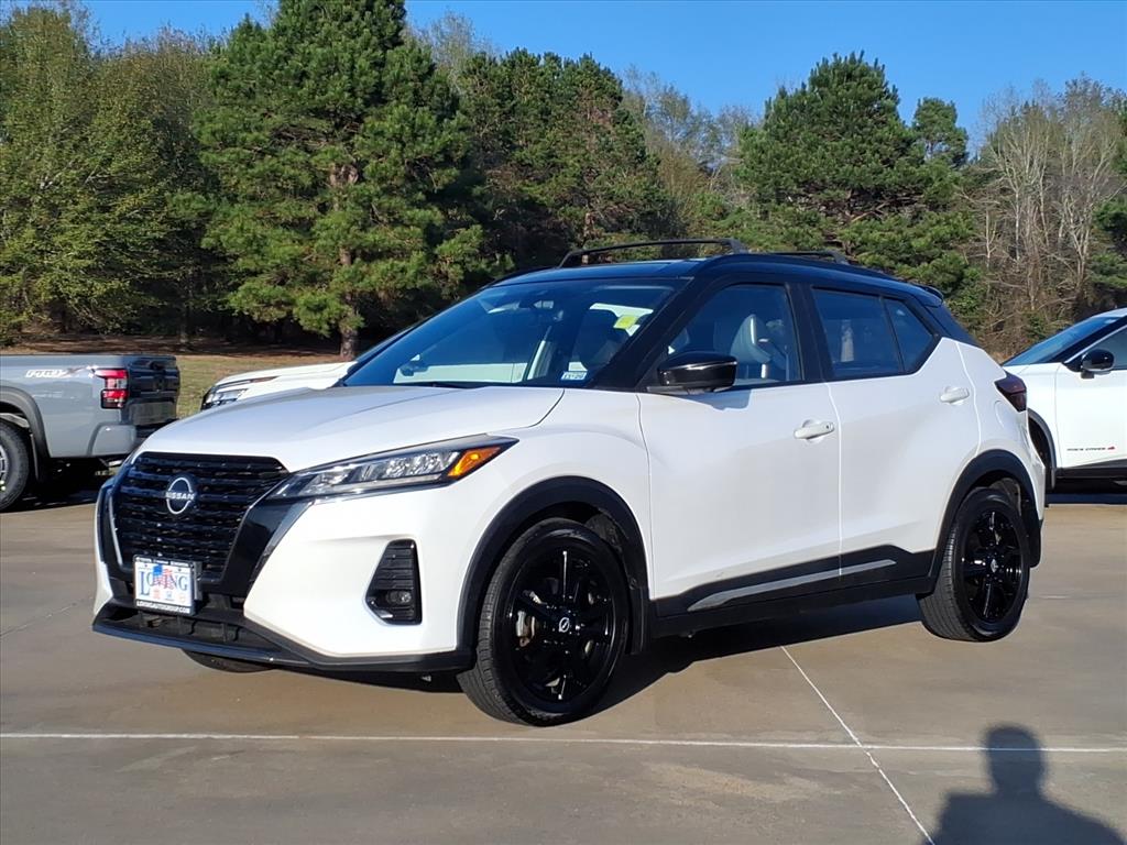 2023 Nissan Kicks SR's photo