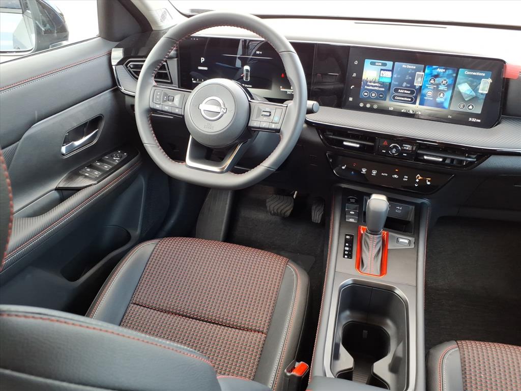 2026 Nissan Kicks SR photo 3