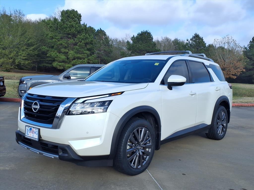 2024 Nissan Pathfinder SL's photo