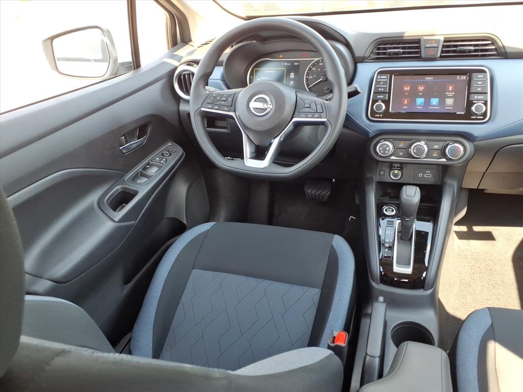 2025 Nissan Versa 1.6 SV photo 4