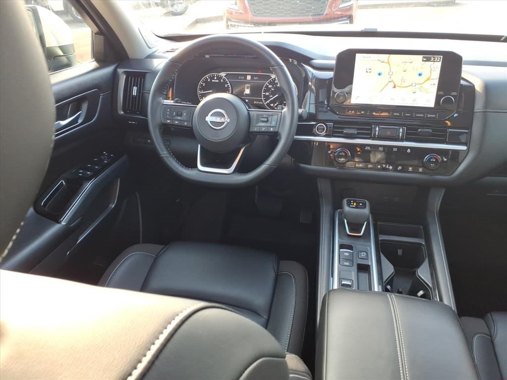 Used 2024 Nissan Pathfinder SL SUV