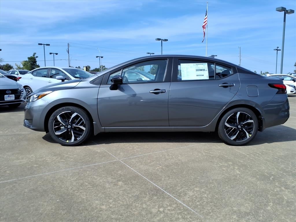 New 2025 Nissan Versa 1.6 SR Sedan