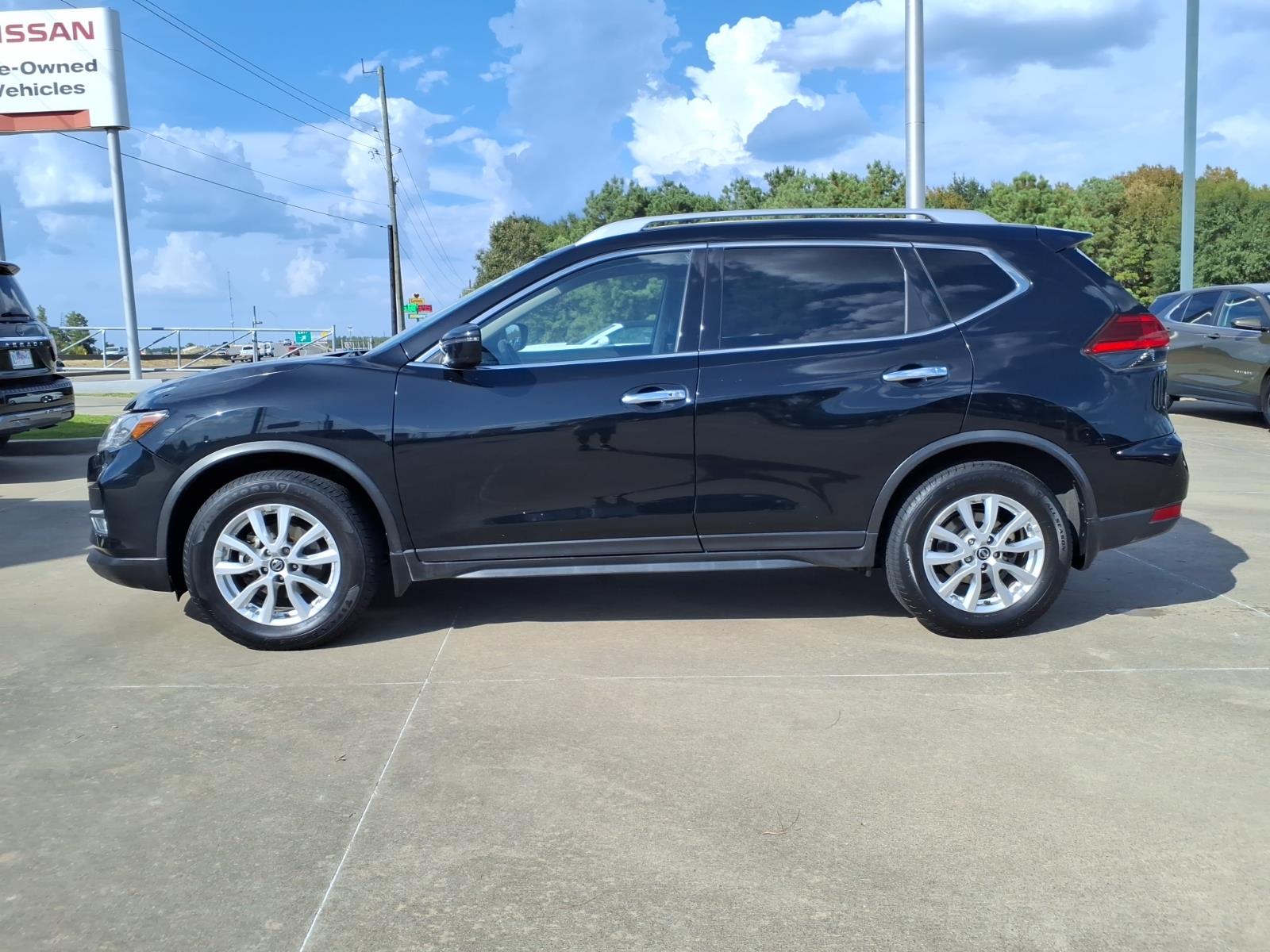 Used 2017 Nissan Rogue SV with VIN JN8AT2MT0HW144849 for sale in Lufkin, TX