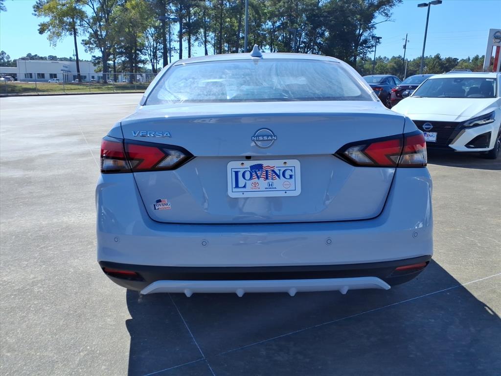 2025 Nissan Versa 1.6 SV photo 3