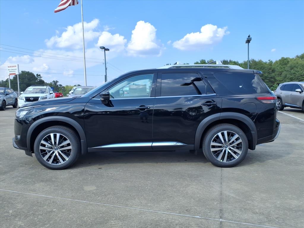 2025 Nissan Pathfinder Platinum photo 2