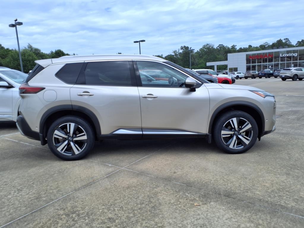 2023 Nissan Rogue Platinum photo 2