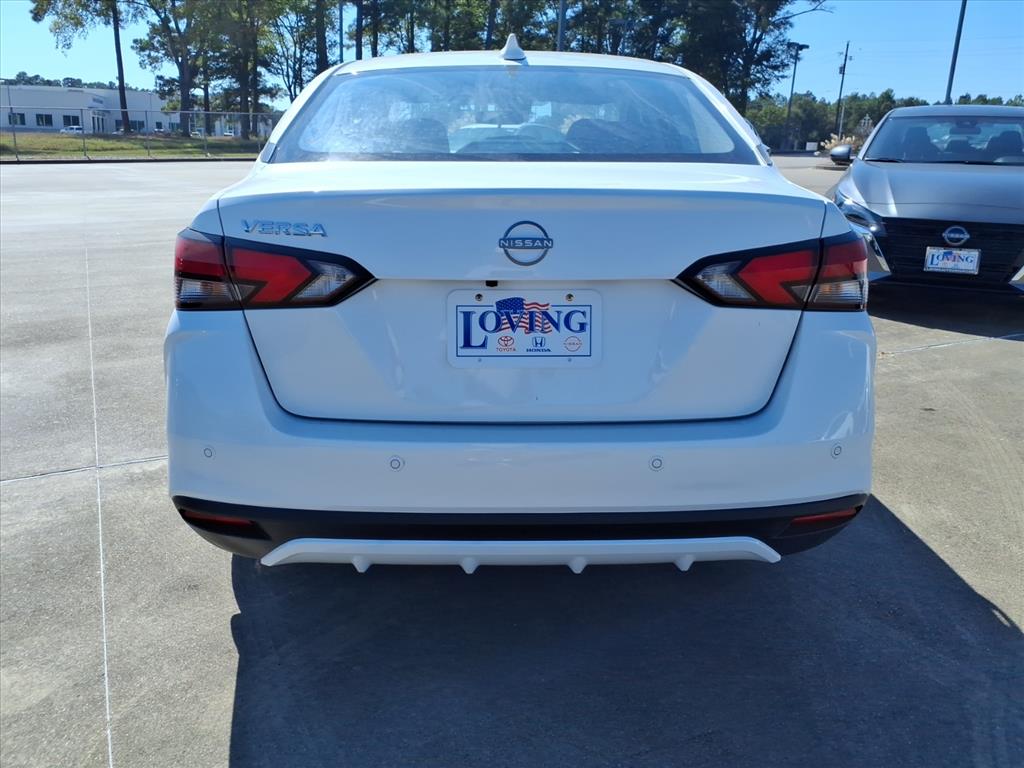 2025 Nissan Versa 1.6 SV photo 3