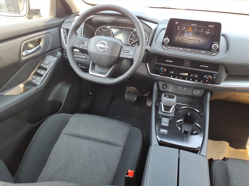 2026 Nissan Rogue SV photo 2