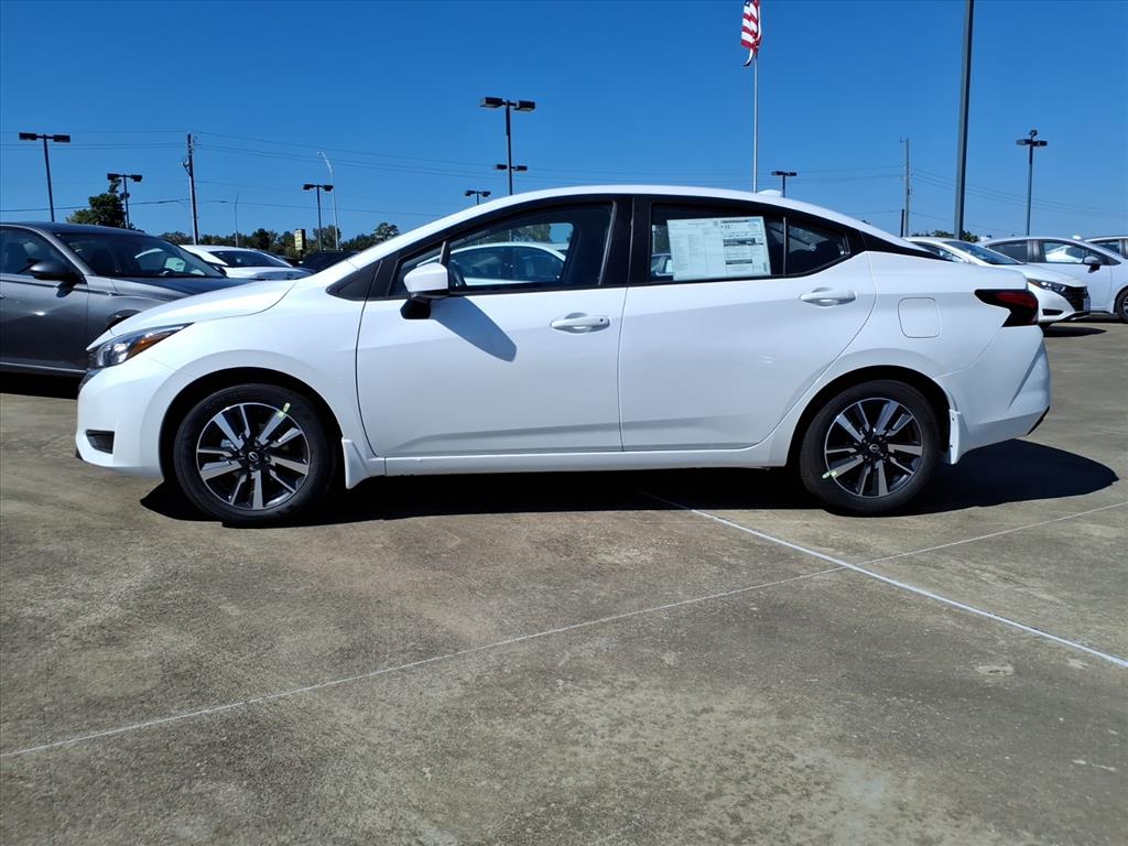 2025 Nissan Versa 1.6 SV photo 2