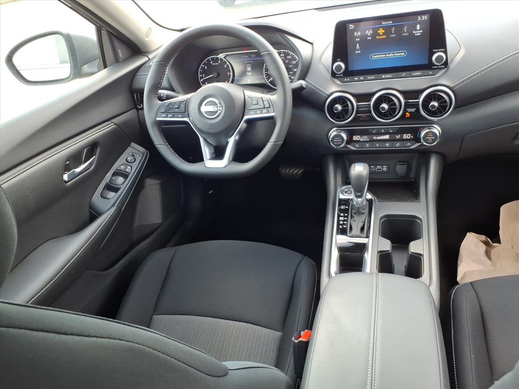 2025 Nissan Sentra SV photo 4