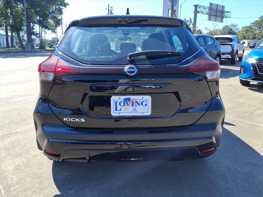New 2025 Nissan Kicks Play S SUV