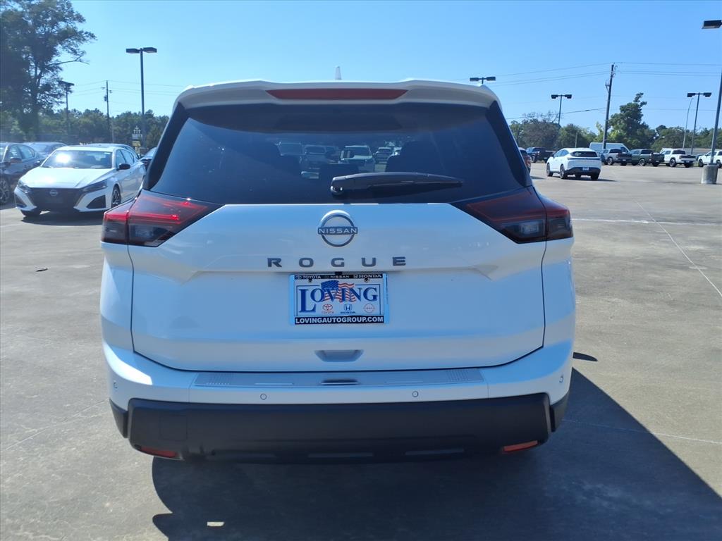 2026 Nissan Rogue SV photo 2