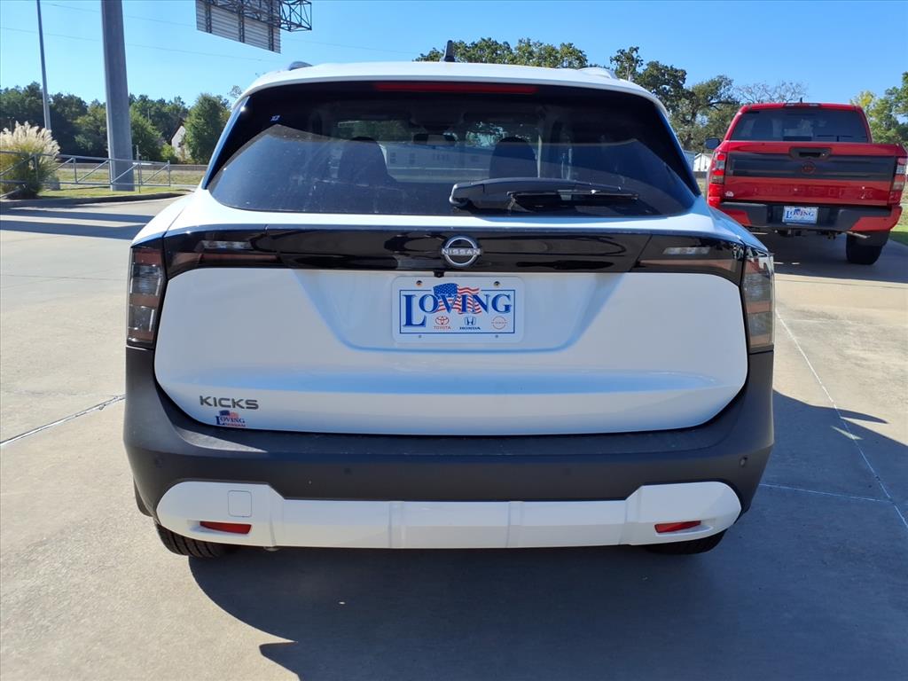 2026 Nissan Kicks SV photo 3