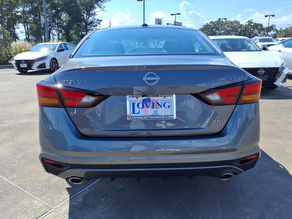 2025 Nissan Altima SL photo 2