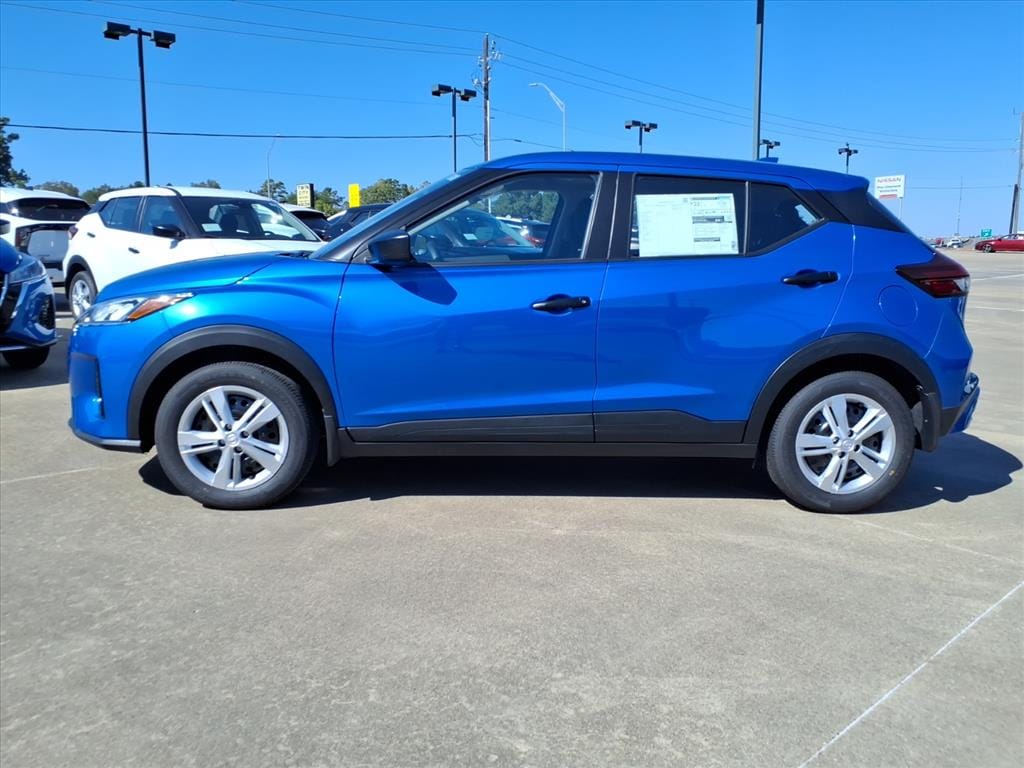 New 2025 Nissan Kicks Play S SUV