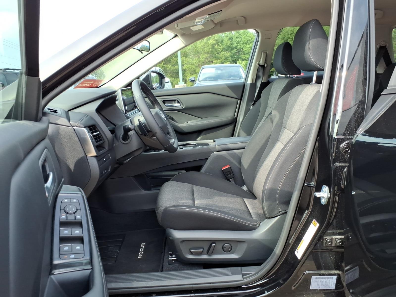 2026 Nissan Rogue SV - Photo 14
