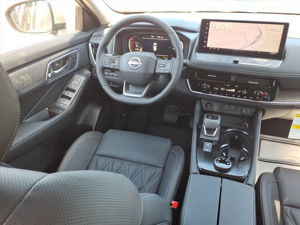 2026 Nissan Rogue Platinum photo 3