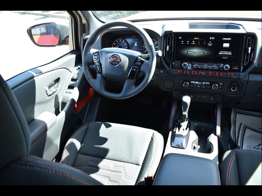2025 Nissan Frontier PRO-X photo 4