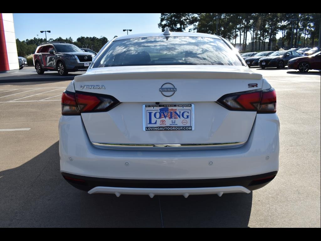 2024 Nissan Versa 1.6 SR photo 3