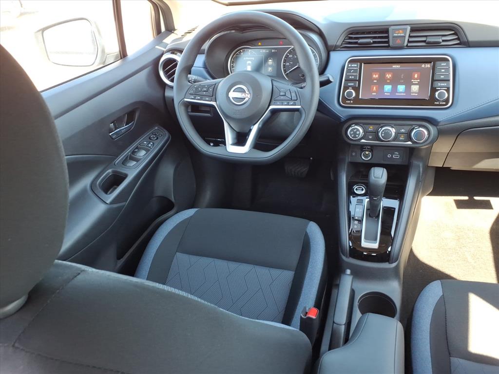 2025 Nissan Versa 1.6 SV photo 4