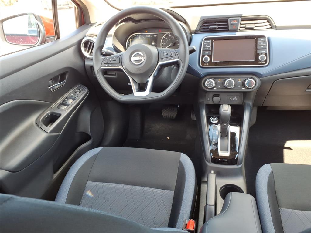 2025 Nissan Versa 1.6 SV photo 4