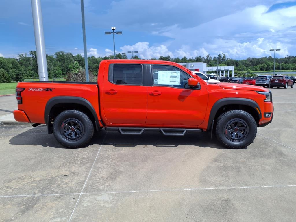 2025 Nissan Frontier PRO-4X photo 2