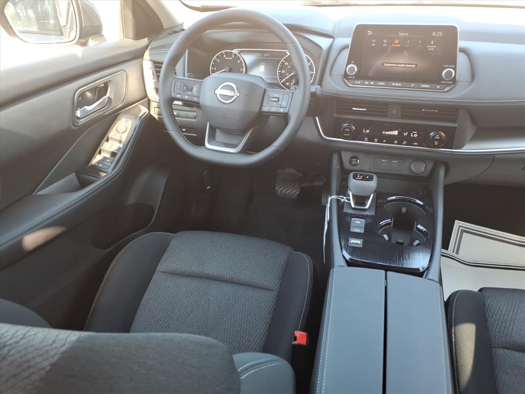 2026 Nissan Rogue SV photo 2