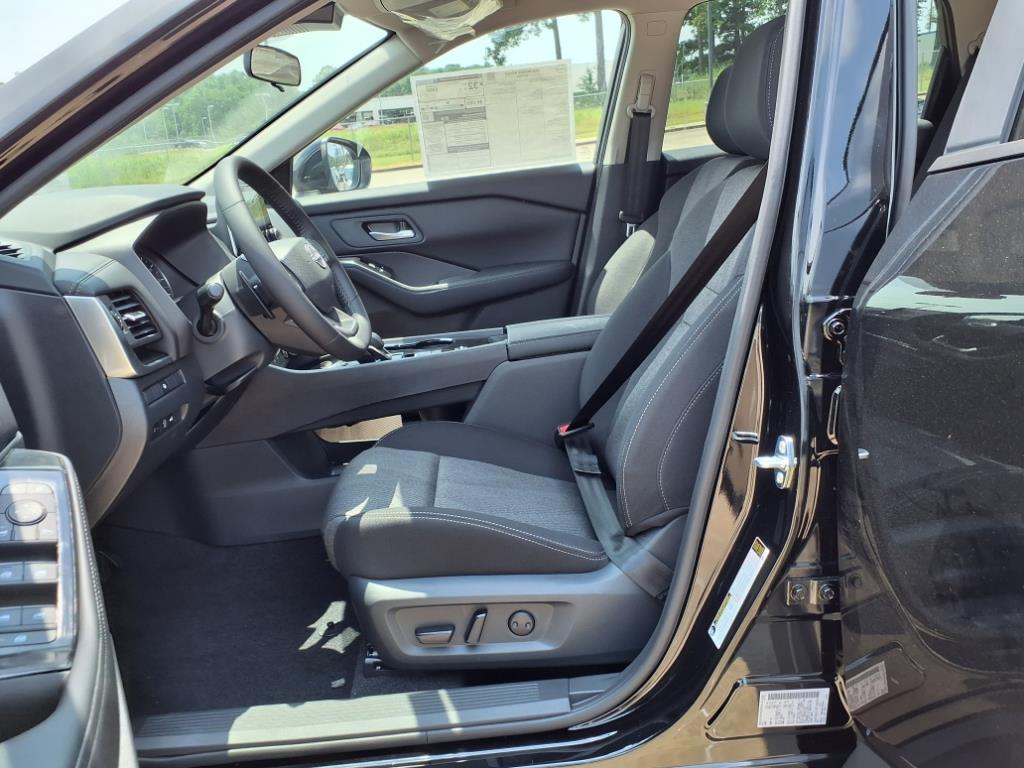 2026 Nissan Rogue SV - Photo 13