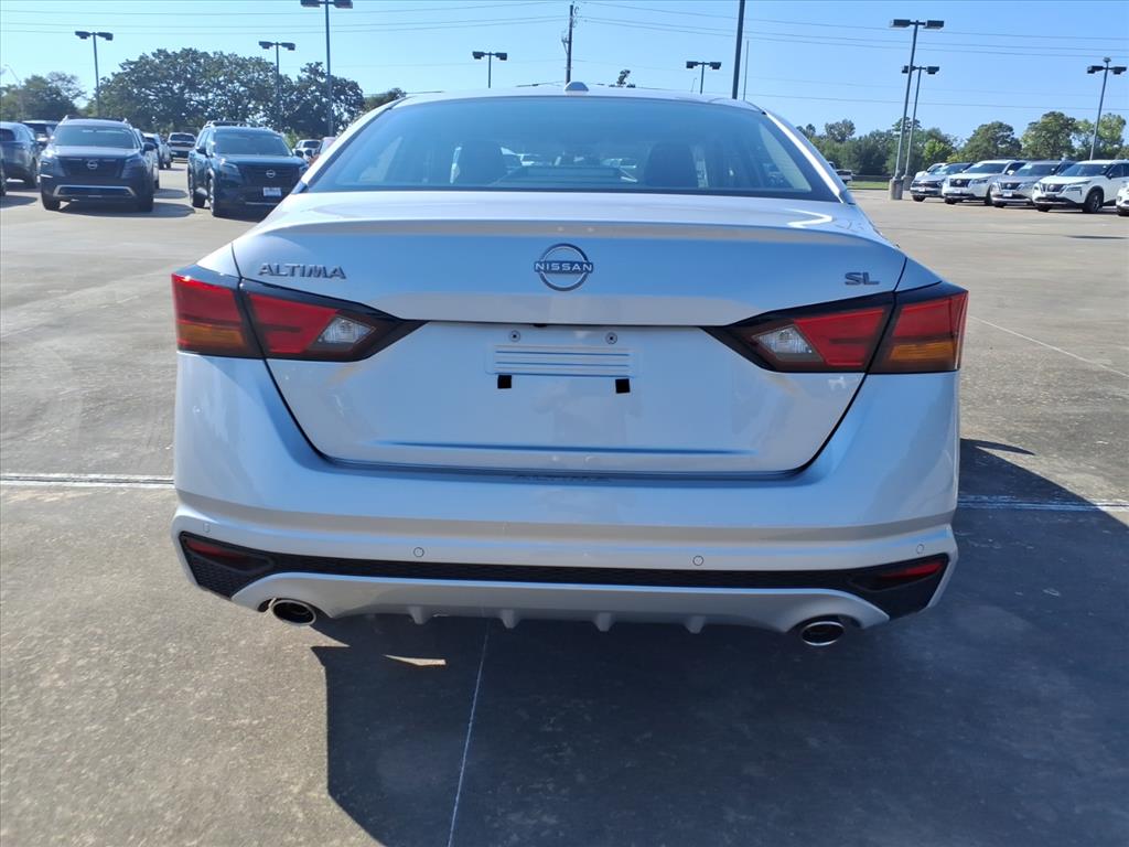 2025 Nissan Altima SL photo 3