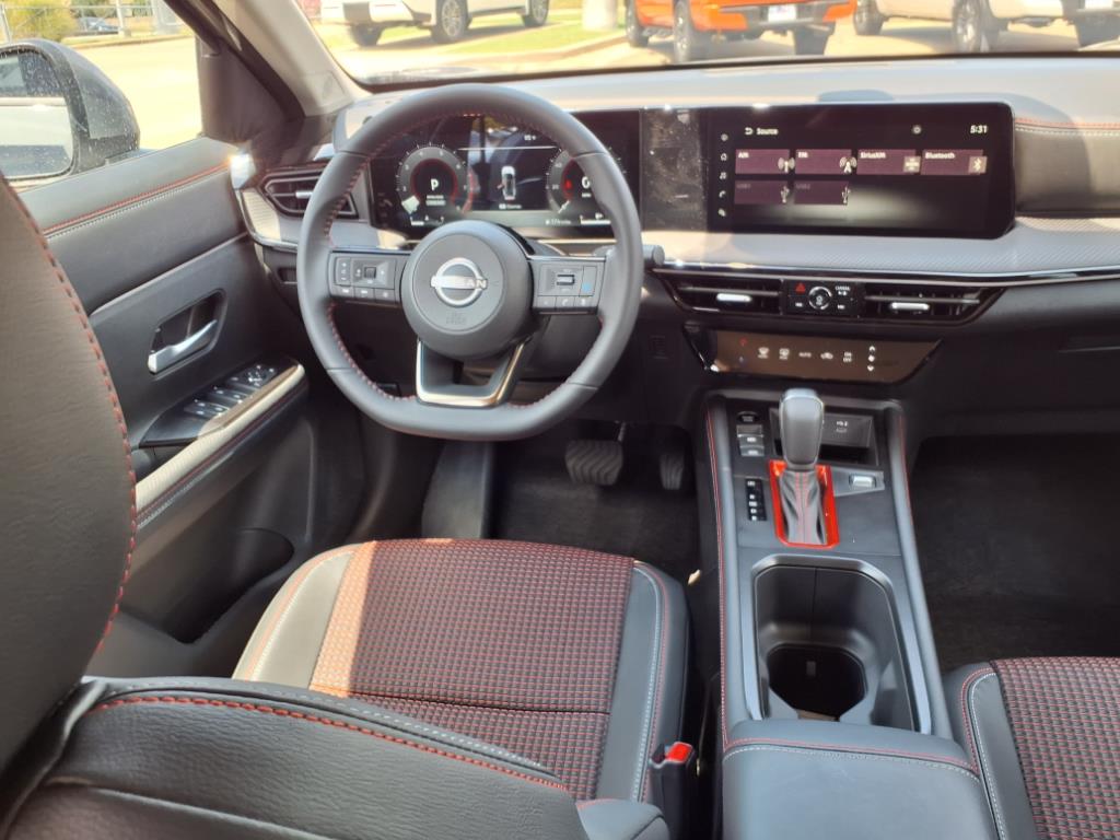 2025 Nissan Kicks SR photo 2