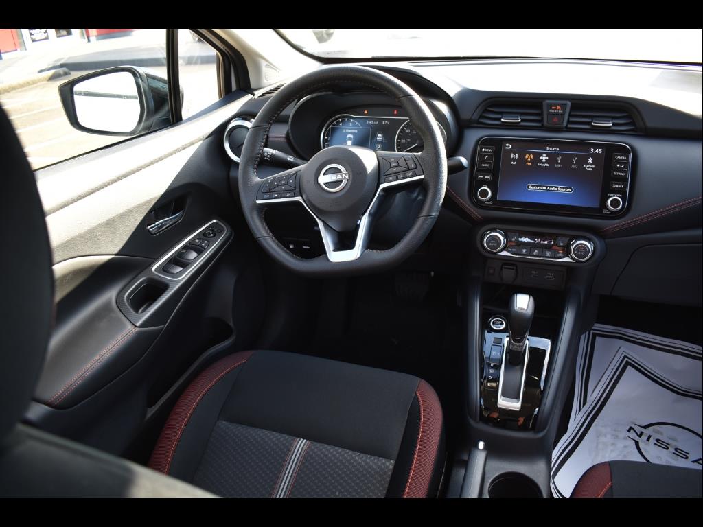 2024 Nissan Versa 1.6 SR photo 4