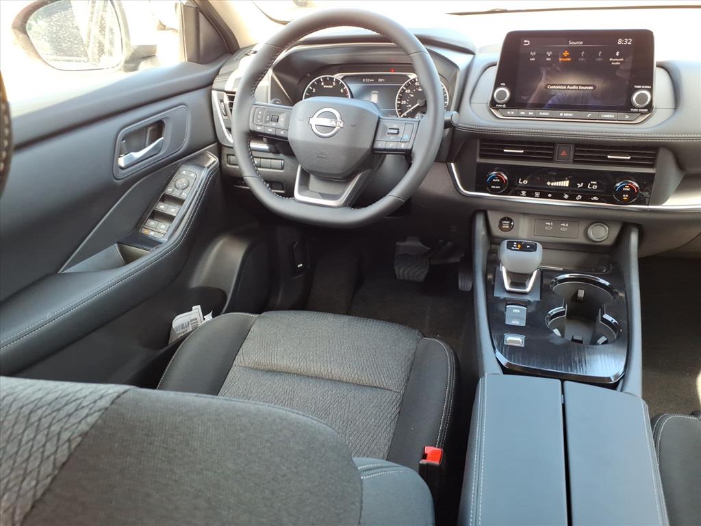 2026 Nissan Rogue SV photo 3