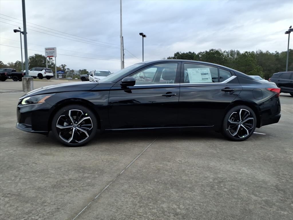 New 2025 Nissan Altima SR Sedan
