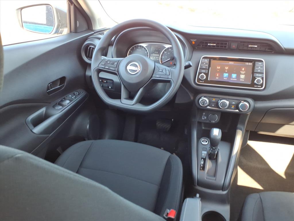 2025 Nissan Kicks Play S photo 2