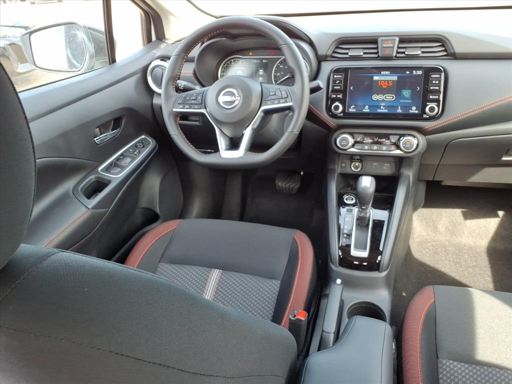 2025 Nissan Versa 1.6 SR photo 4