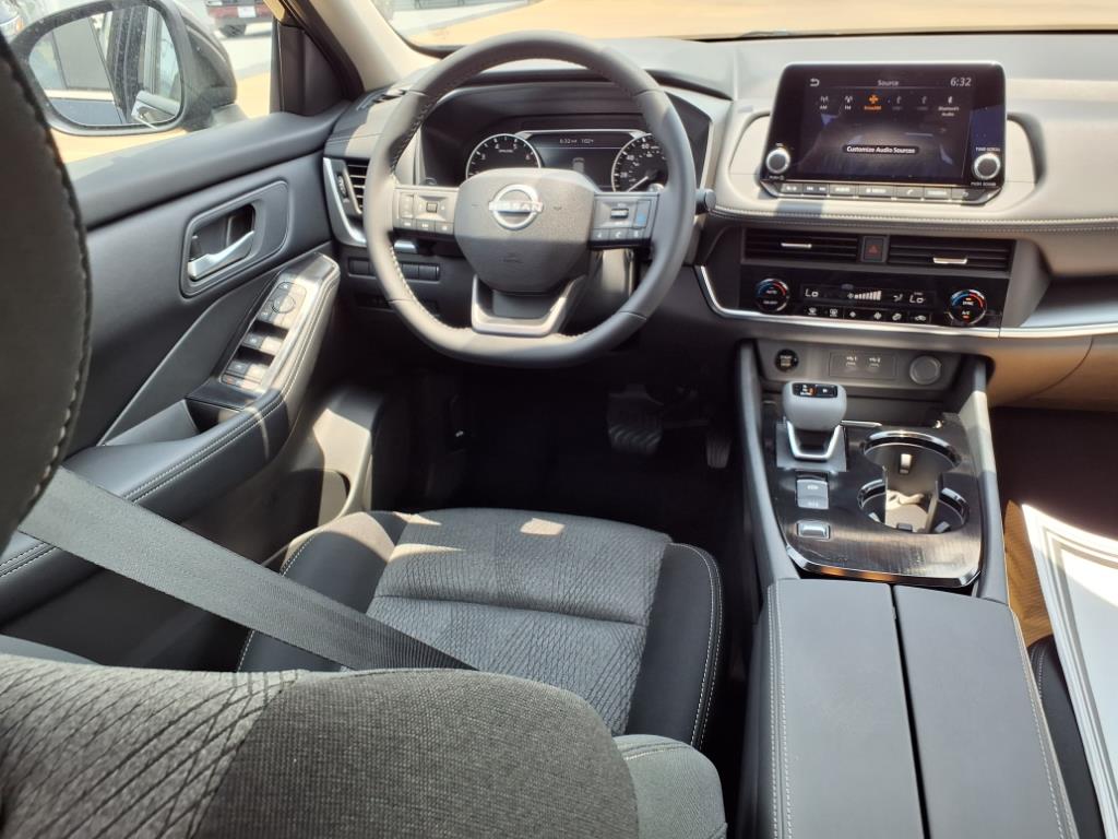 2026 Nissan Rogue SV photo 4